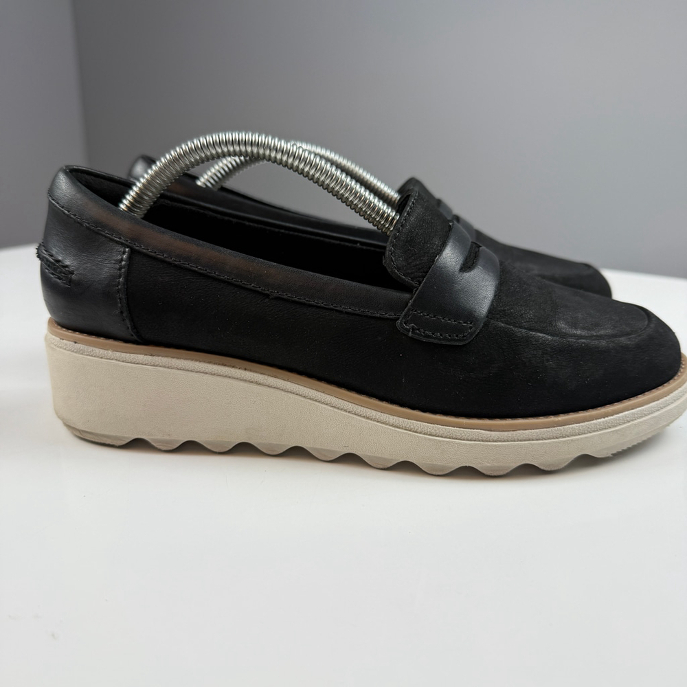Clarks Sharon RanchWomen Loafers with Beige Sole Black Size 6